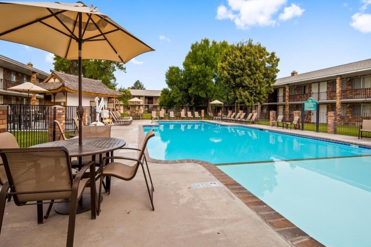 Western & Convention Center Hotel