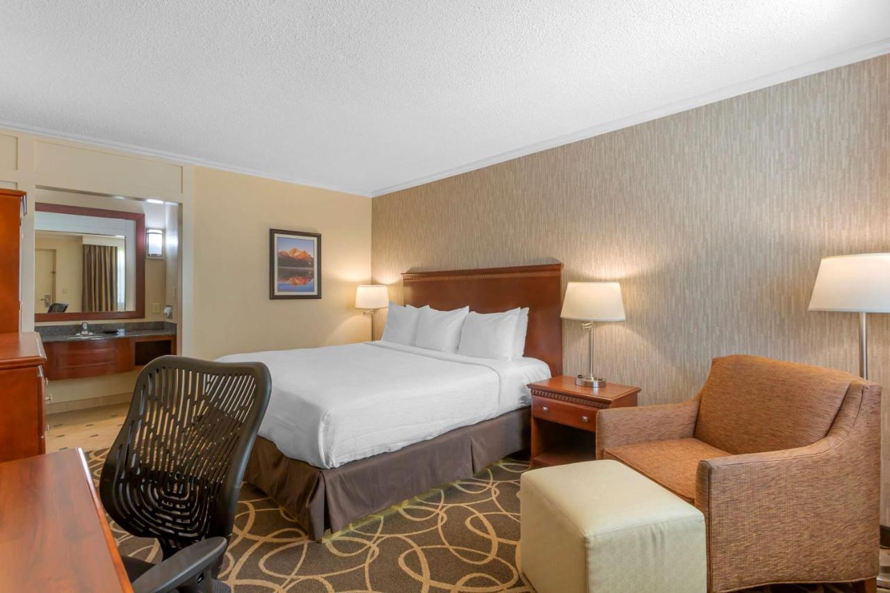 Hotel Western & Convention Center 3*