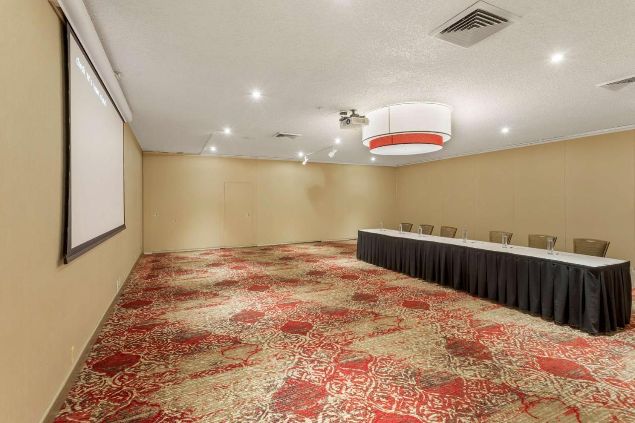 Western & Convention Center 3* Burley
