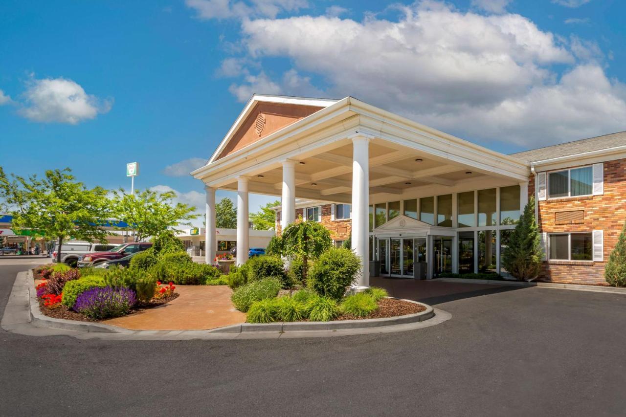 Western & Convention Center 3* Burley