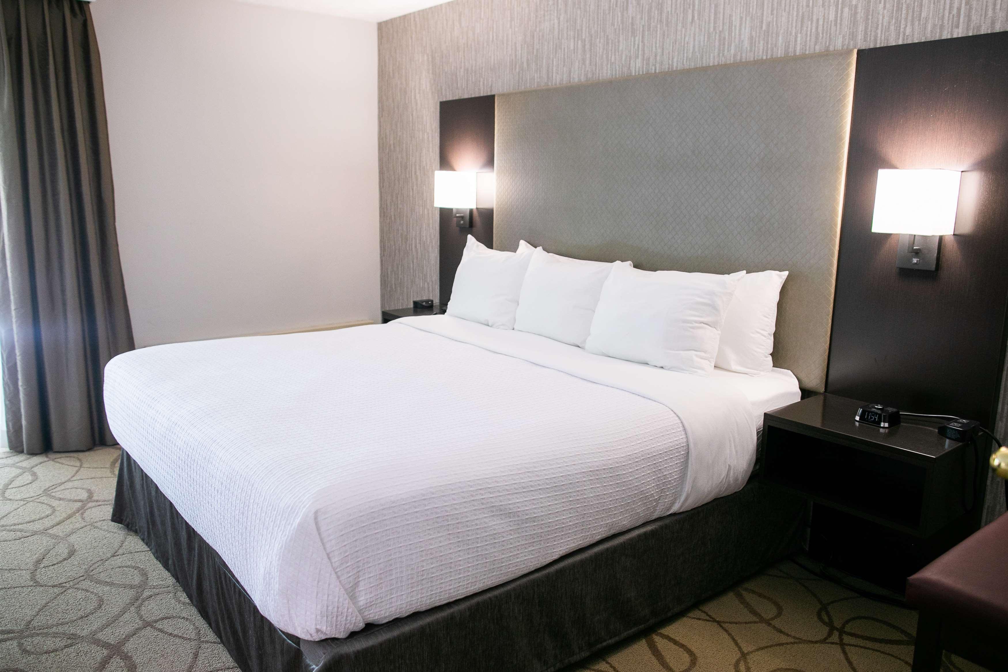 Hotel Western & Convention Center