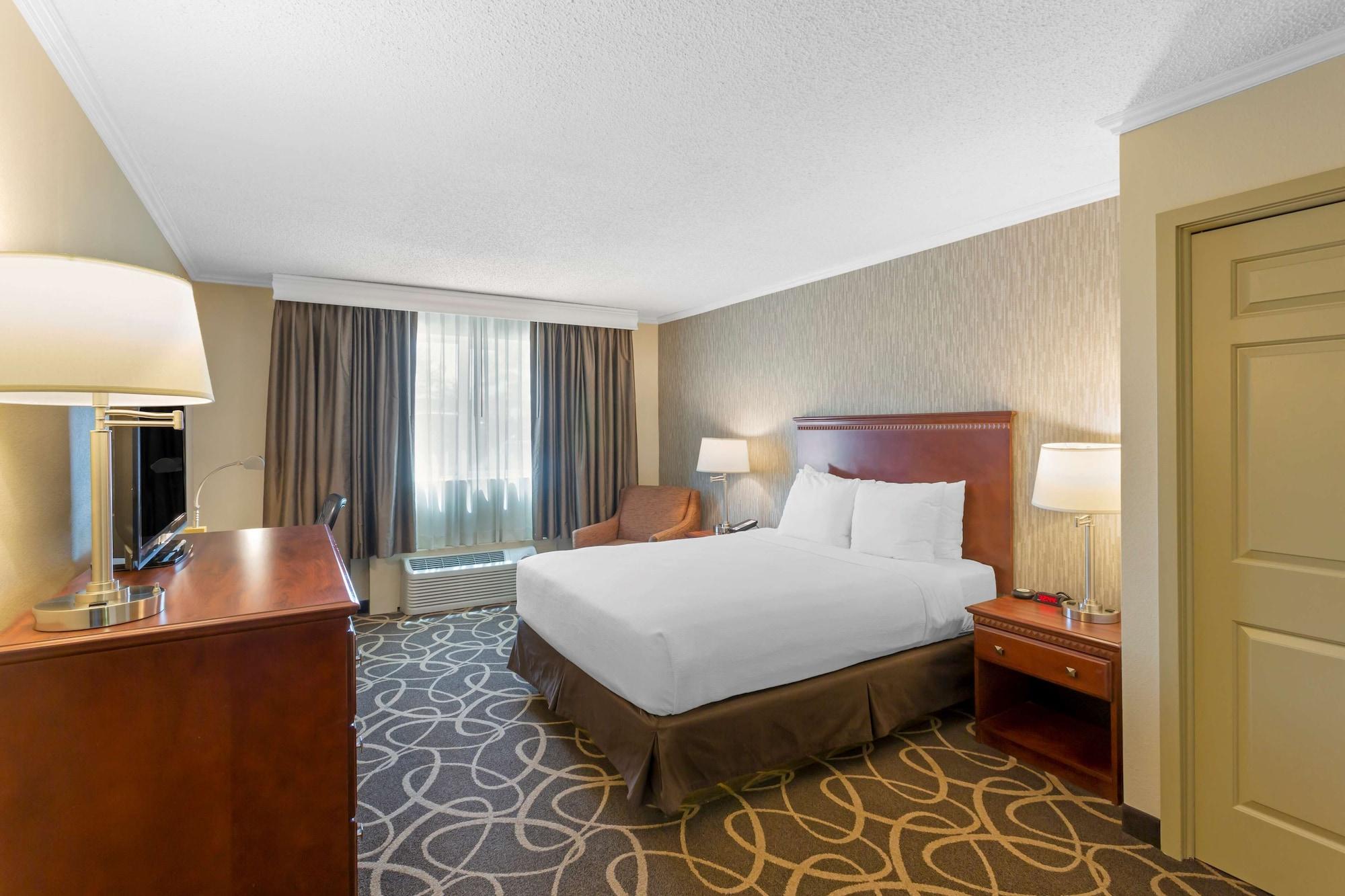 Hotel Western & Convention Center 3*