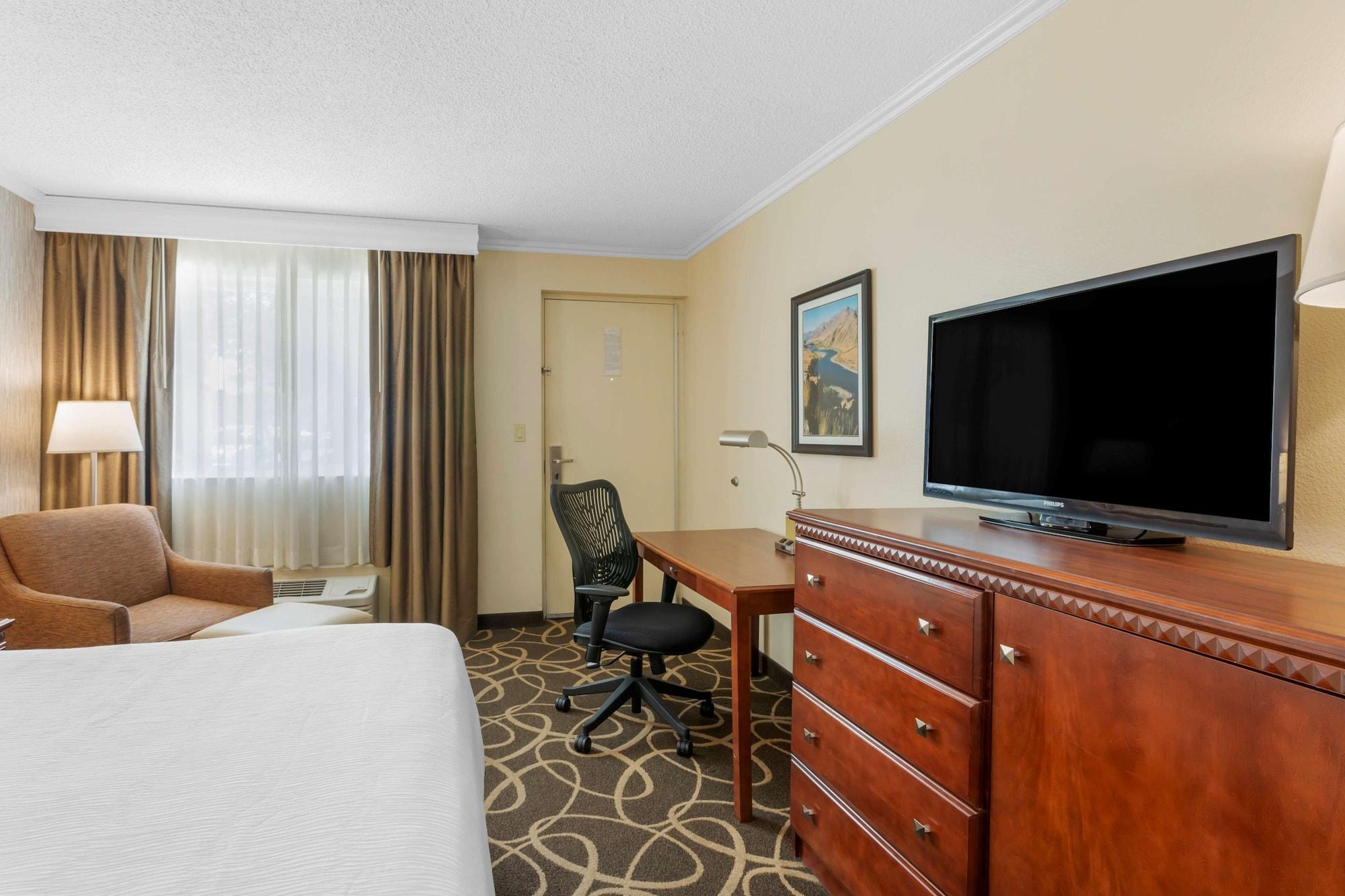 Western & Convention Center 3*