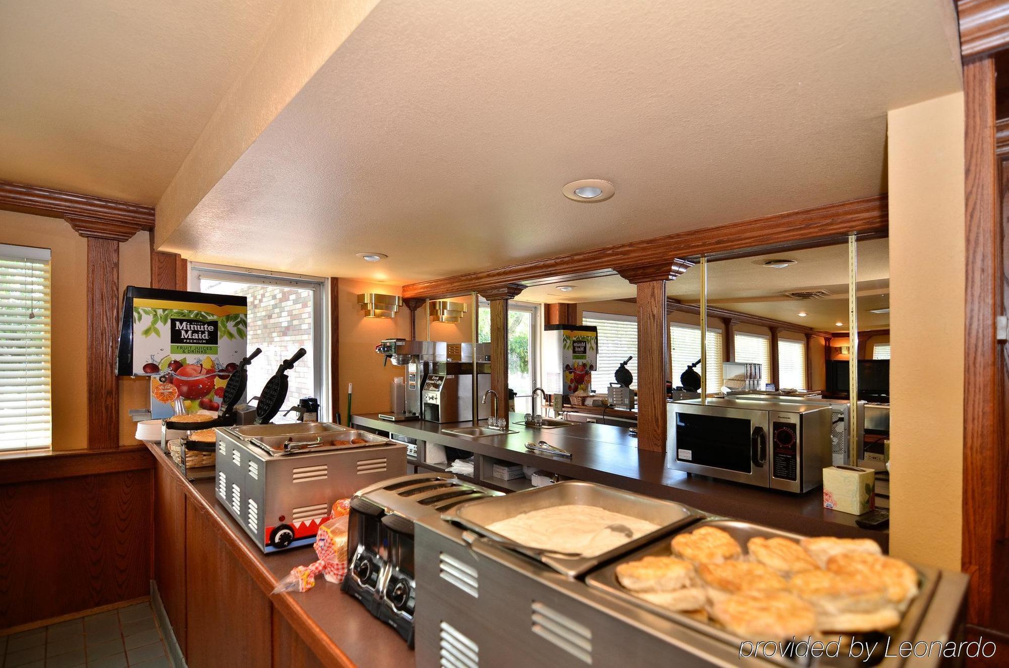 Western & Convention Center Hotel 3*